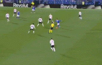 2-0,21岁皇马旧将妙传，38岁法布雷加斯率队12场不败，逼近意甲榜首