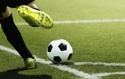 拜仁4-2-3-1体系运转流畅，凯恩成前场自由人激活德甲霸主新活力