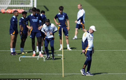 皇马懵了！巴萨狂轰102球，西甲历史射手榜悄然易主，18球领先预示新王朝？