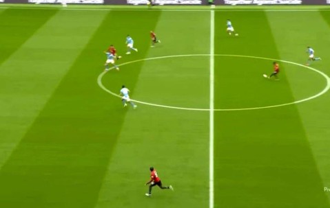 曼联续约低迷魔咒！阿莫林不满4000万边锋表现，业余传球选择被批