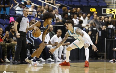 季前赛-三球23+8布里奇斯29+10 黄蜂大胜灰熊