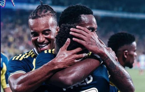 足坛一夜疯狂：穆帅不敌本菲卡，拜仁皇马大胜，国米遭绝杀扳平