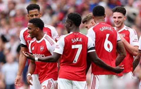 替补边锋成香饽饽，2200万报价引争议，阿尔特塔面临两难抉择