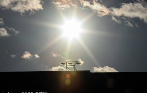 马特塔点球重罚引发争议：裁判专家与前球员的观点对决