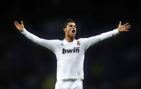 莱万欧冠淘汰赛34球，并列第三，C罗断崖式第一，那梅西表现如何？