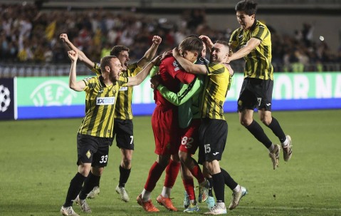 欧冠更近了！从乌鲁木齐到阿拉木图看比赛，飞行时间不到两小时，还免签！ | 记者观察