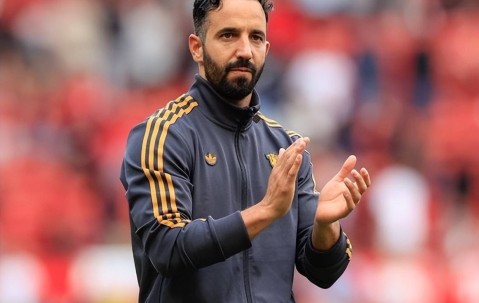 曼联开列2026年冬窗引援名单，至少拿下一名中场球员